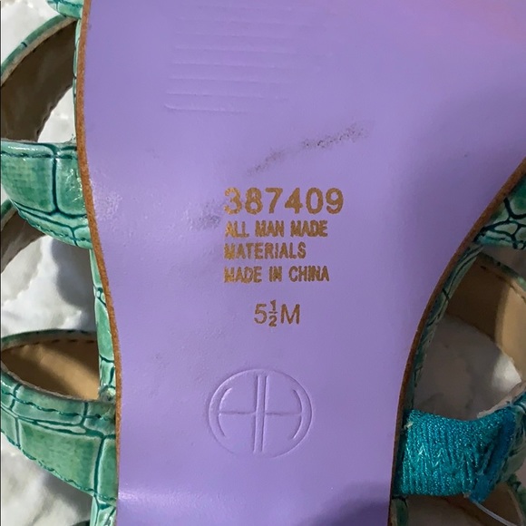 ❗️FREE Strappy sandals MUST BUNDLE Reptile print patent - Picture 7 of 9